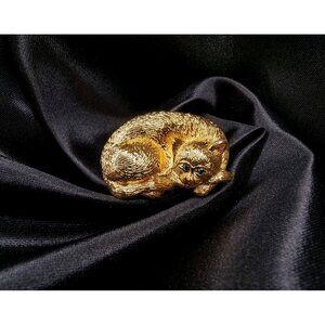 Rare Find Vintage Les Bernard Gold-Tone Cat Brooch With Green Rhinestone Eyes